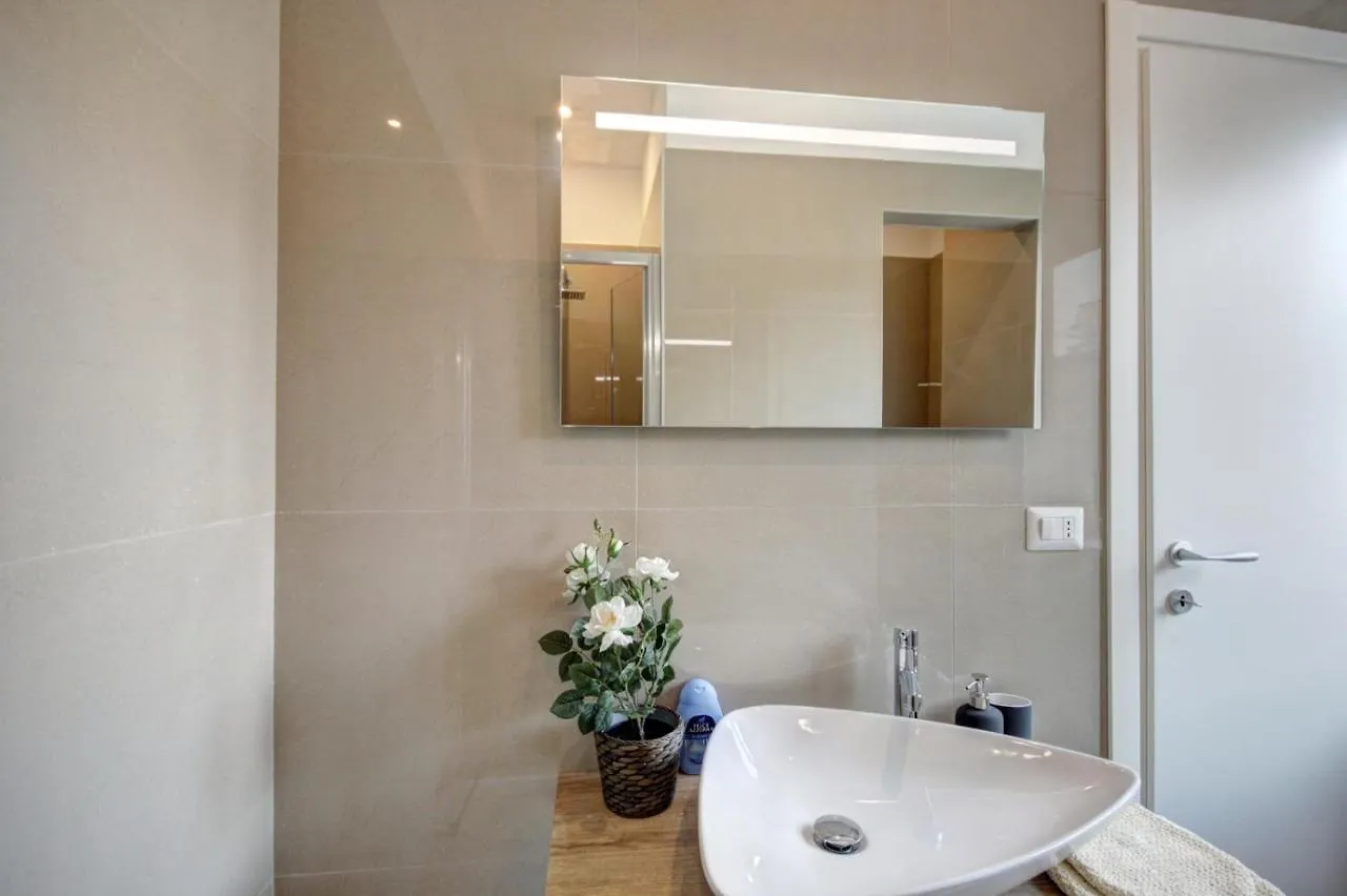 Milanrentals - Tudor Apartment Милан